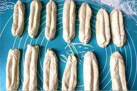 炸油条就这么简单！早上10分钟，炸出金黄酥脆的油条，家人抢着吃图片