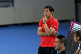 喜忧参半！女排名帅顺利夺冠却匆匆离开，或将就此宣告退休图片