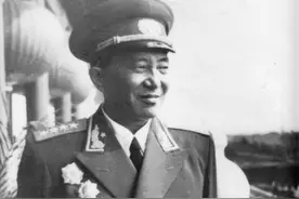 著名的杨罗耿兵团，为何兵团司令是上将军衔，政委是大将军衔呢？图片