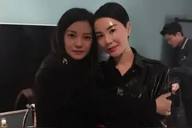 追星界的典范，赵薇，从王菲的迷妹到王菲母女的挚友图片