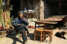老人开价800万卖传家宝，专家鉴定估值1万，老人转头卖出1980万元图片