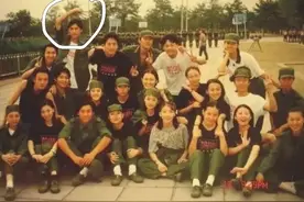 “老干部”靳东的成名史和三段情史，二十年配角终成一线明星图片