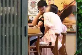 日本当红男星恋情曝光！女方大7岁还离过婚，遭前夫谴责成第三者图片