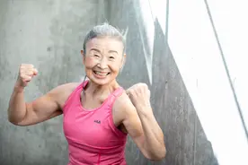 日本90岁奶奶成为健身教练，一身肌肉让年轻人都羡慕哭了…图片