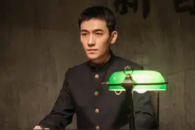 朱一龙 叛逆者剧照 无畏暗夜 逐光而行 期待中山装林楠笙精彩演绎图片