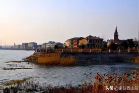 临沂某影视城杂草丛生恍若鬼城，曾为好莱坞巨制电影建设图片
