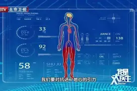 矿泉水瓶、擀面杖、毛巾……家中随手拿到的小物件，也能成为“健身利器”图片