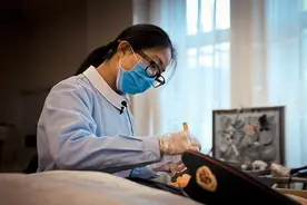 我是一名95后女入殓师，入行4年，凌晨4点加班是常事图片