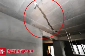 楼上闭水试验，楼下多处渗水，福州一小区居民慌了图片
