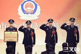 《三叉戟》：三个老男人的警察生涯，搞笑又不乏智慧、正义的好剧图片