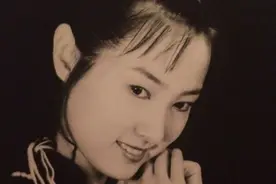 87版《红楼梦》：她与陈晓旭长相极像，一开口吓了王扶林一大跳图片