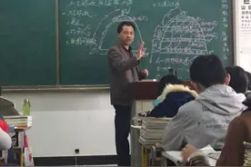 理科生：我自豪。文科生：我自卑。家长：“笨人才去读文科！”图片