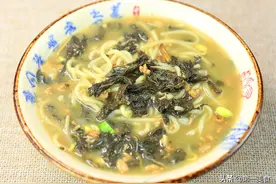 在家也能当大厨，河南特色芝麻叶的正宗做法，劲道爽滑，汤浓味香图片