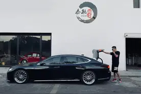 雷克萨斯LS500H变身贵宾大佬，车友用VIP姿态打造全国首例图片
