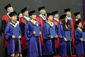 二十年前毕业报到带几十斤重电脑，苦不堪言，如今一键下单解决图片