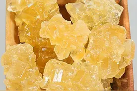 一样是冰糖，“白色”和“黄色”区别是啥？知道以后别再瞎买了图片