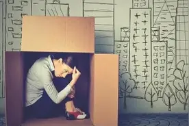 泰国美女在街头的一个行为，国家警署称：她有可能要坐5年牢..图片