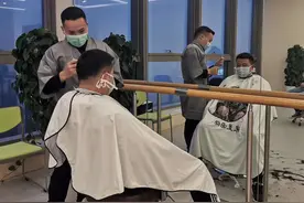 疫情下的Tony老师：半条街5家理发店2家关门歇业，理发店的老鼠都饿死了，坚持营业的上门服务图片
