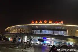 从乌鲁木齐到吐鲁番，方便快捷的动车，感受大西部的中国速度图片