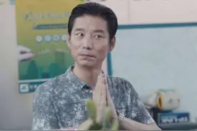 他是冯绍峰室友,曾3年9部戏,郭京飞吴京都"带不动"却靠"爷叔"走红图片