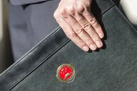 新疆原农业厅厅长艾克拜尔·吾甫尔涉嫌受贿案被公诉图片