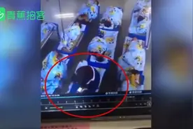 一幼儿园教师午休时将双脚压在幼童身上？官方通报了图片