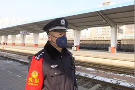 多面手老王——平凡间彰显一名警察的责任与担当图片