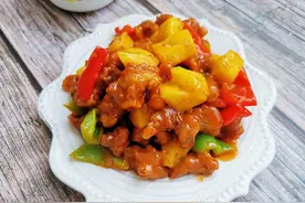 孩子爱吃的菠萝咕噜肉，酸酸甜甜，怎么吃都不腻图片