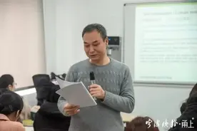 宁波这位“圈粉”无数的大学英语教师被称为“不可错过的风景线”图片