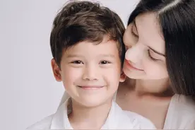 走红中国的泰剧男星MikeAngelo与前女友争夺儿子抚养权图片