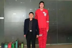 14岁2米27！比姚明高！站着拿42分！比赛没开始，就已经结束了...图片