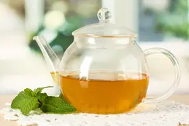 高血压人群夏季适合喝什么茶？这6款茶饮，既解暑又有益降压图片