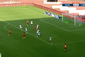 门柱抢镜！中超-武汉0-0海港：洛佩斯魏震中柱 贺惯进球被吹图片