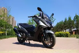 对标雅马哈T-MAX530 价格却更实惠 光阳AK550图片