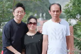 杨迪一家玩爬山梗，爸爸撞脸张东升，妈妈入戏太深出现臆想图片
