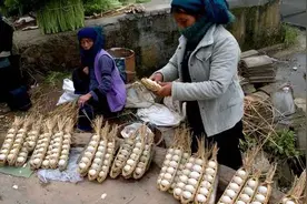 云南十八怪，为什么“鸡蛋用草串着卖”？#云南特色美食图片