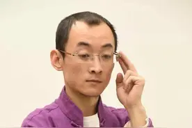 他的草书“乱如麻绳”，缠缠绕绕，却斩获了全国第三届扇面一等奖图片