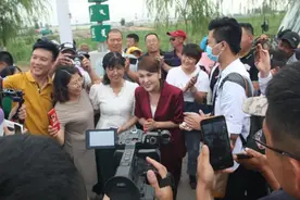 吃西瓜、做面精…乌兰图雅走进巴彦淖尔，直播“天赋河套”图片