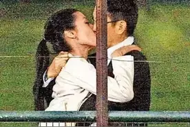 “港姐中的港姐”李嘉欣的激荡情史，和她生命中最爱的1个男人图片