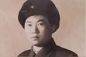 郭俊卿：14岁女扮男装参军，战功赫赫，成为全军唯一女特战英雄图片