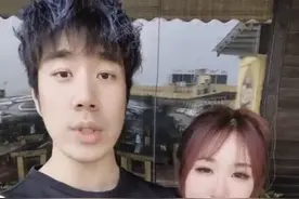 离婚2年，骚男过生日女朋友陪在身边，七七过生日有些孤独图片