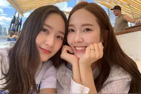 这还是我们认识的那对儿冰山郑氏姐妹吗？图片