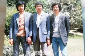 38年前的时髦青年怎么穿？杭州火柴厂厂长晒出一张老照片，原来他也是个“心机boy”图片