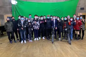 当年抗非典的魔都文艺工作者，如今用“云合唱”来抗疫图片