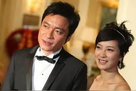 罗嘉良46岁二婚妻子近照，皱纹明显但气质好，被误传是张少华女儿图片