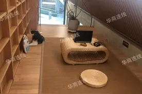 女子公共场所被猥亵称没有安全感：“我去派出所他直接跪下连说对不起”，不惩处会更大胆，涉案保安被拘10日图片