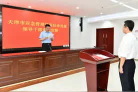 市应急局举行新任职处级领导干部宪法宣誓仪式图片