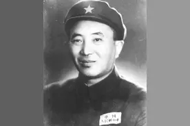 华国锋批准的军演，被刚复出的罗瑞卿拍板叫停，邓小平出面调停图片