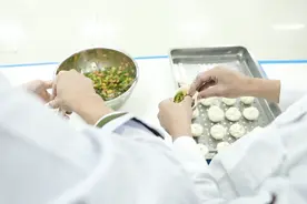 战友情，感人至深图片