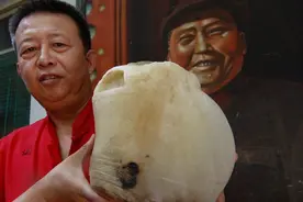 男子在农民家里发现一稀罕物，买完拿回家泡在水里，长大了6斤多图片